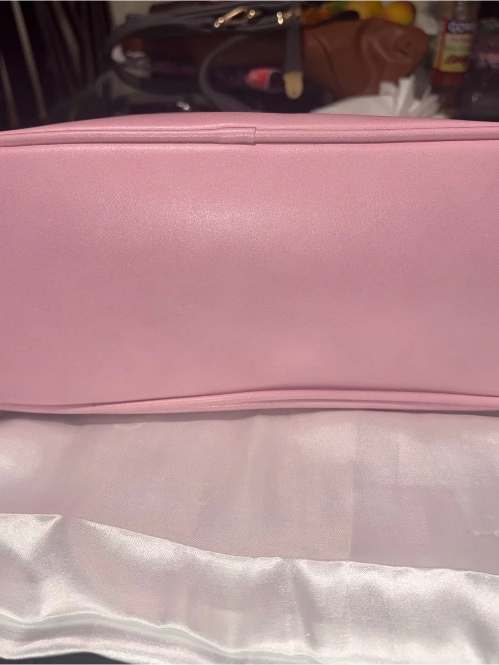 A pink dome-type handbag Giani Bernini